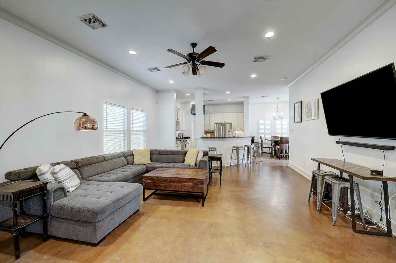 919 West 23rd Street - Photo 7 of 28