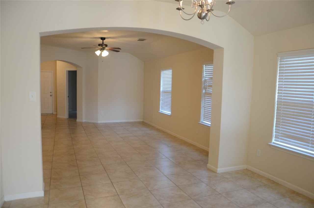 22410 Highfield Ridge Ln - Photo 2 of 6