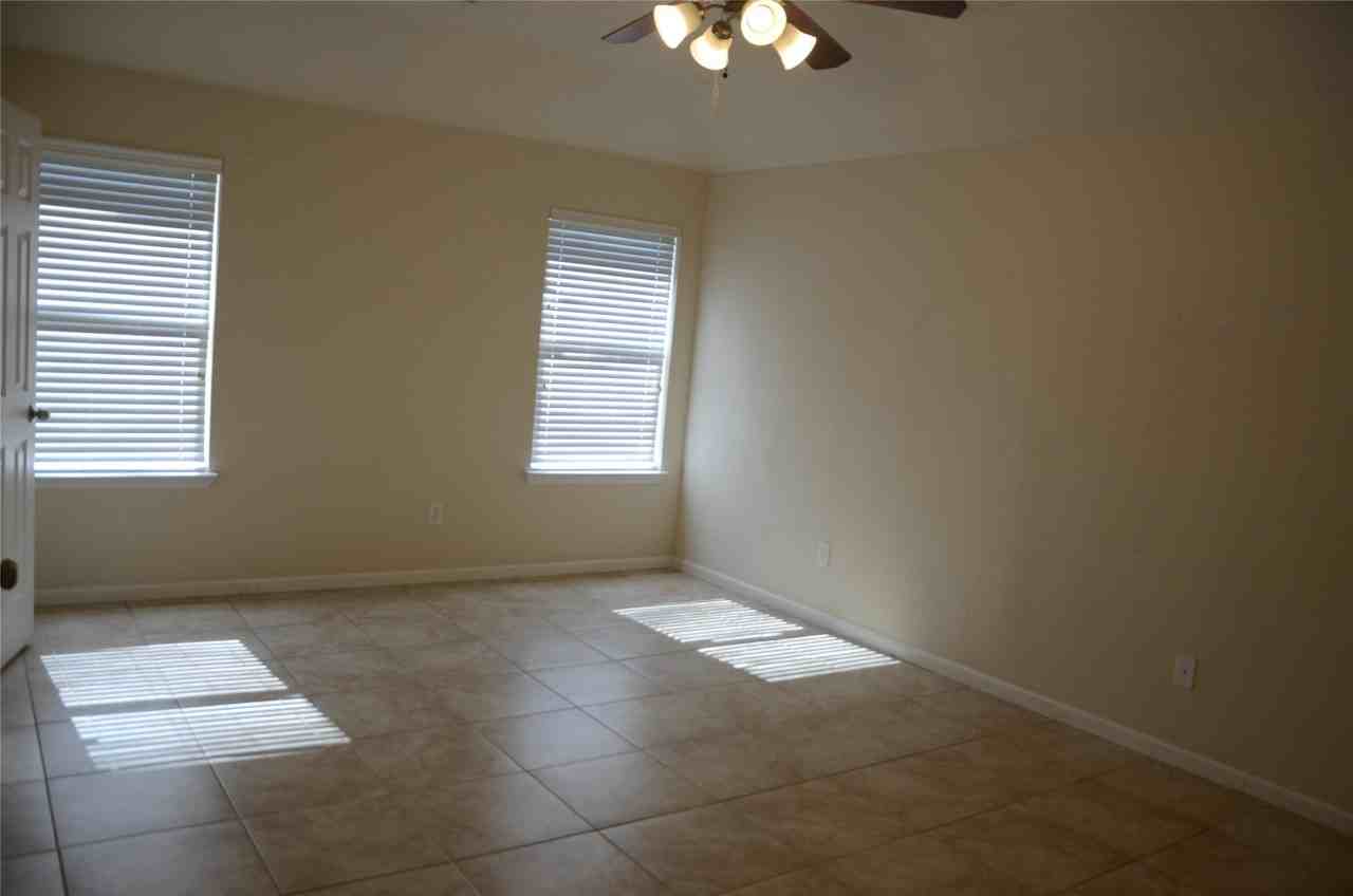 22410 Highfield Ridge Ln - Photo 4 of 6