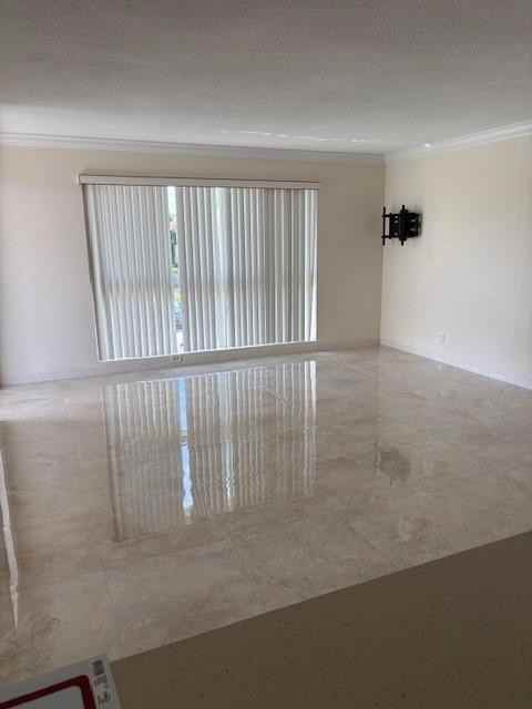 2753 Ne 28th St - Photo 3 of 9