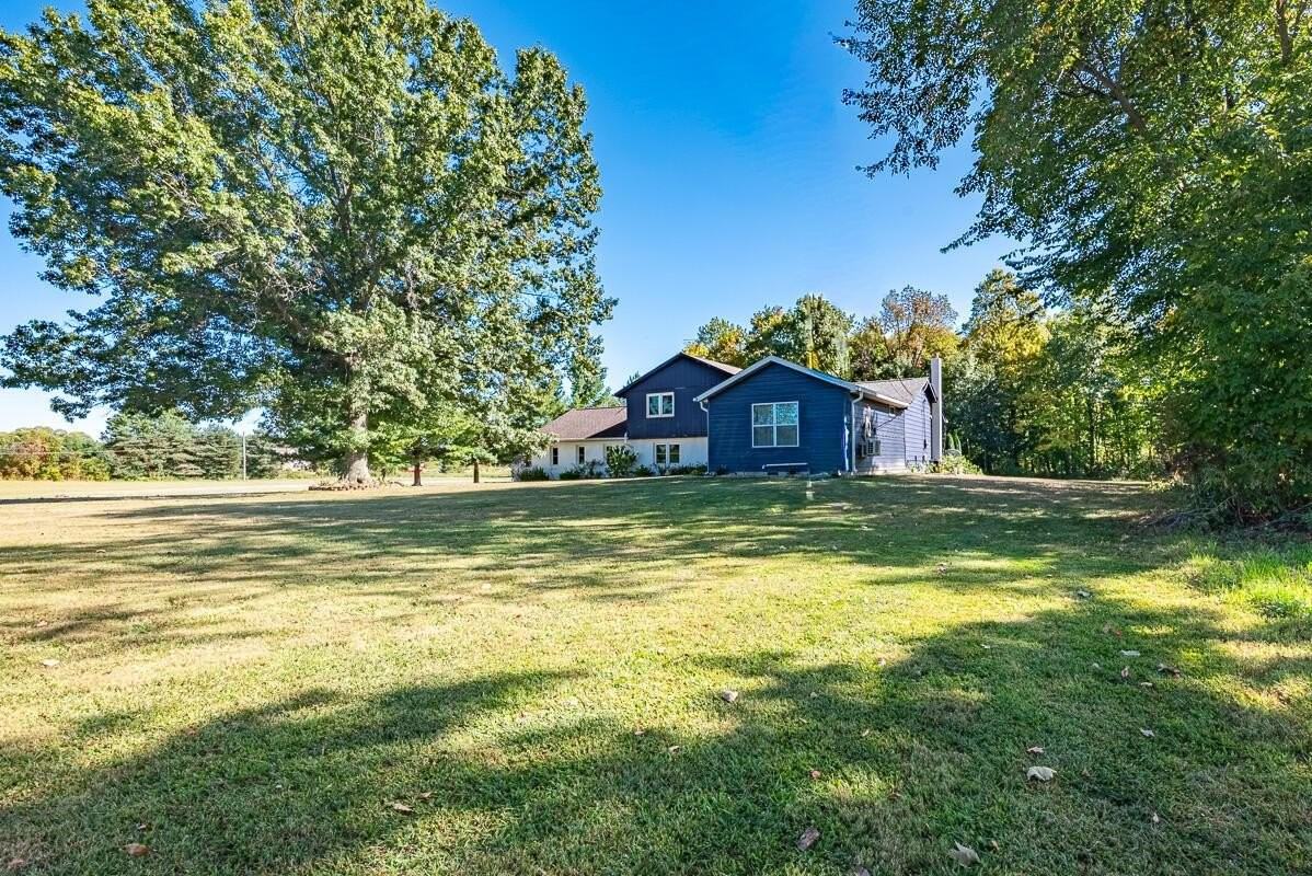 11850 Beacom Rd - Photo 3 of 50