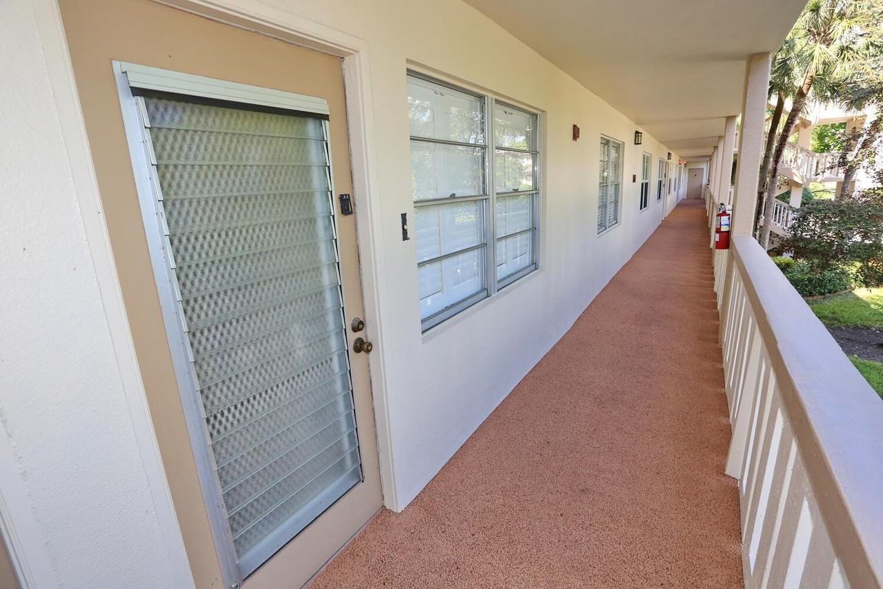 3003 Portofino Isle - Photo 5 of 46