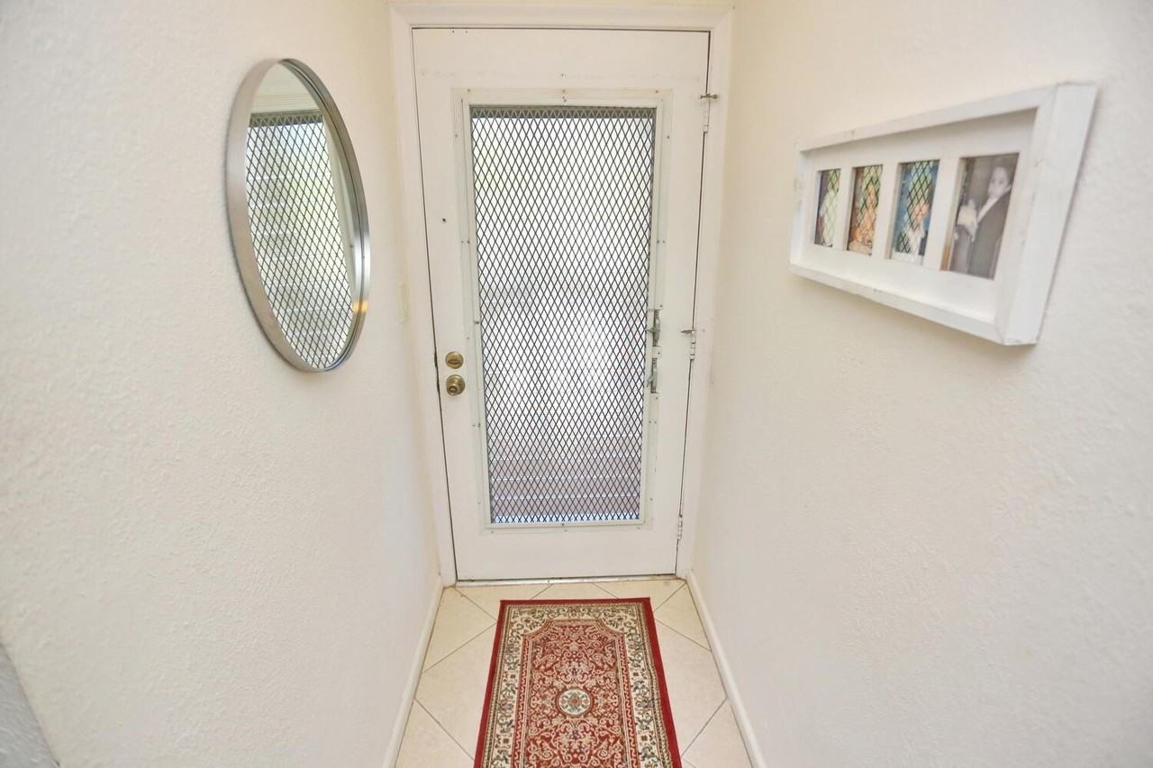 3003 Portofino Isle - Photo 6 of 46