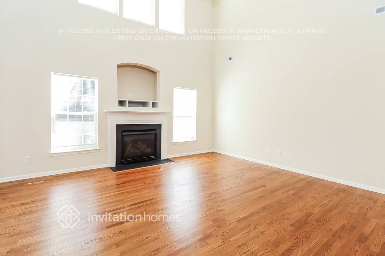 2201 Baggins Ln - Photo 5 of 18