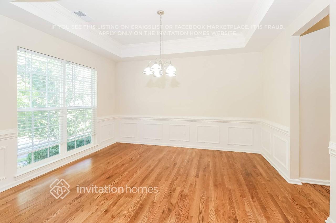 2201 Baggins Ln - Photo 6 of 18