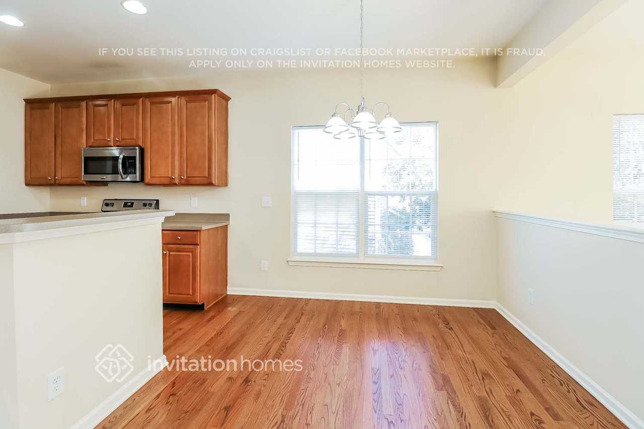 2201 Baggins Ln - Photo 7 of 18