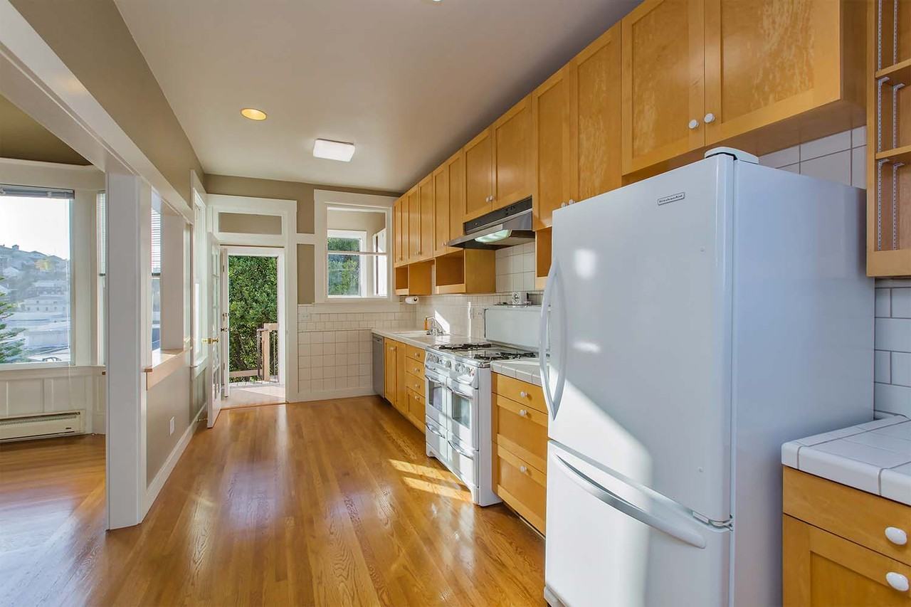 212 Connecticut St - Photo 3 of 12