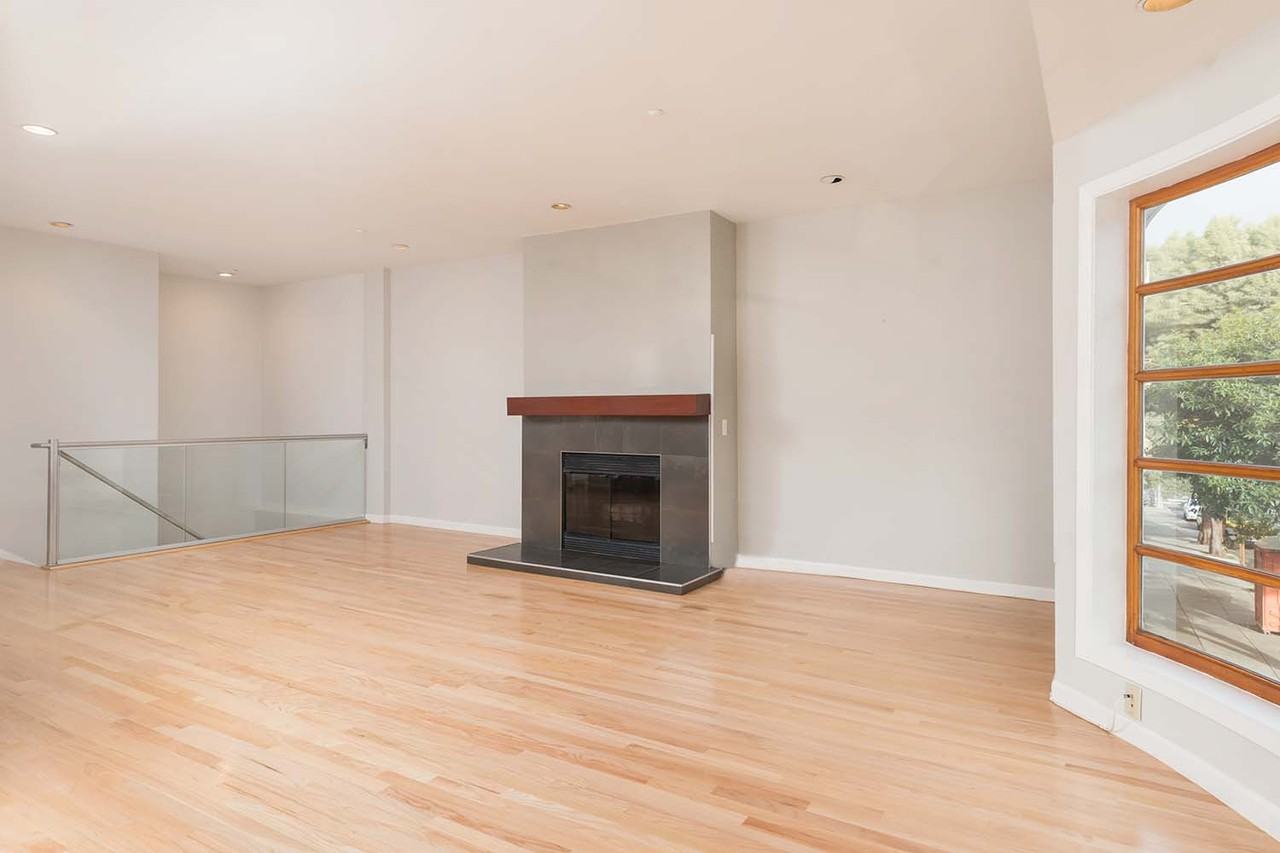 3009 Baker St - Photo 3 of 23