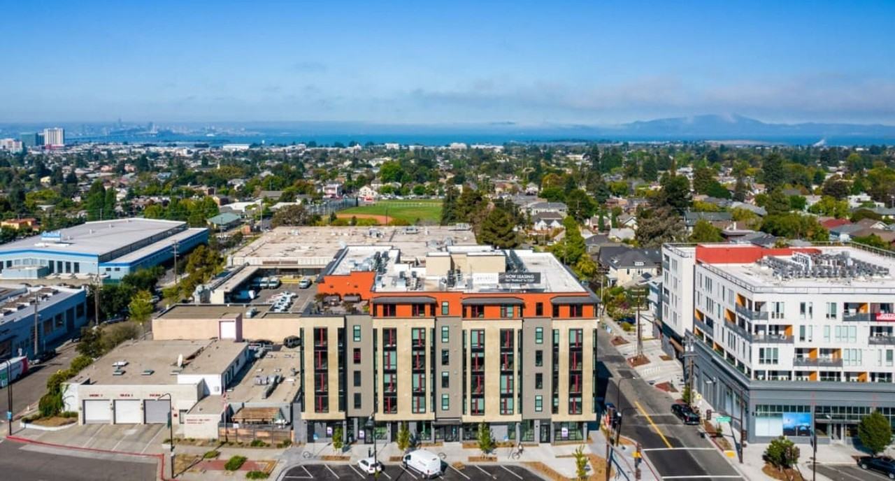 Aquatic Shattuck - Photo 4 of 50