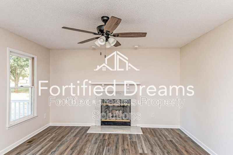 814 N Greenbriar St - Photo 2 of 17