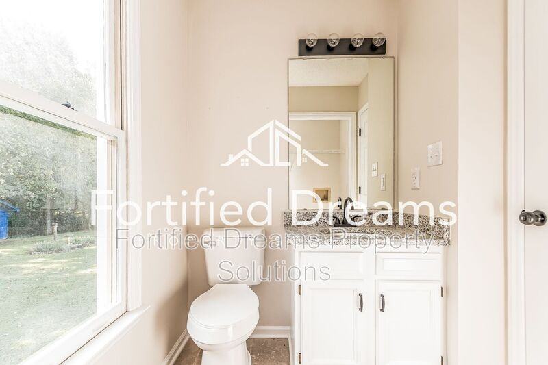 814 N Greenbriar St - Photo 6 of 17