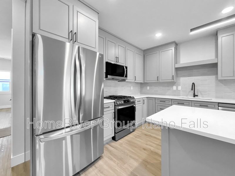 493 Easy St - Photo 3 of 20