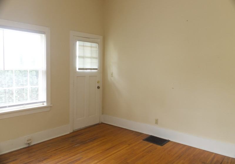 1629 Washington St - Photo 2 of 7