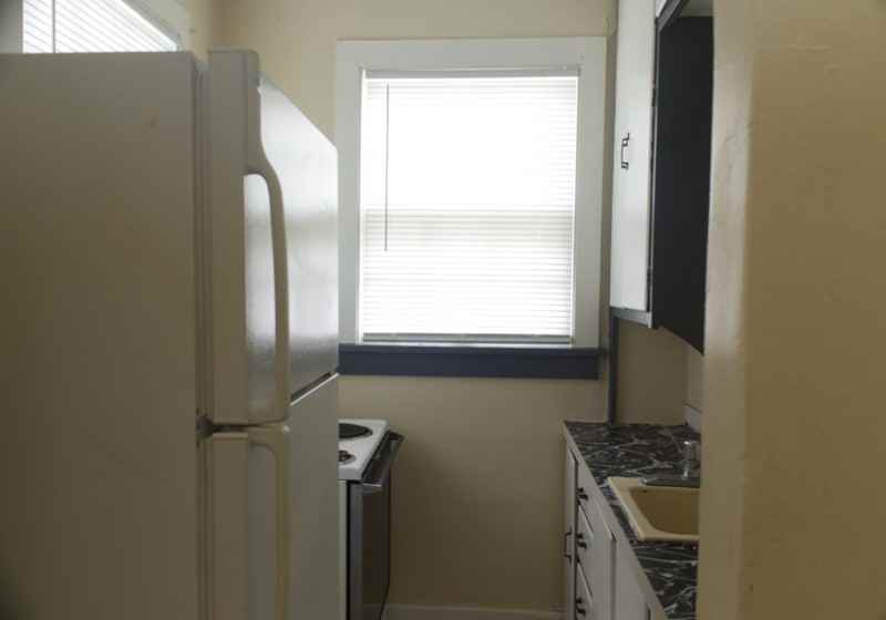 1629 Washington St - Photo 4 of 7