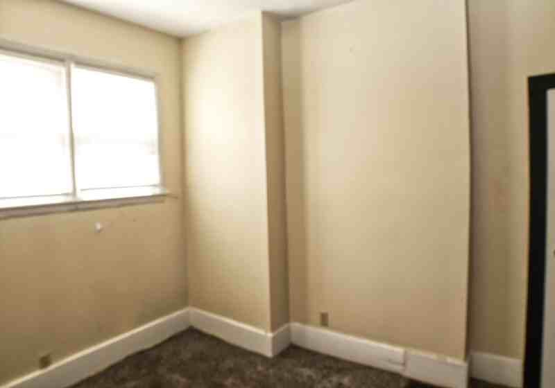 1629 Washington St - Photo 6 of 7