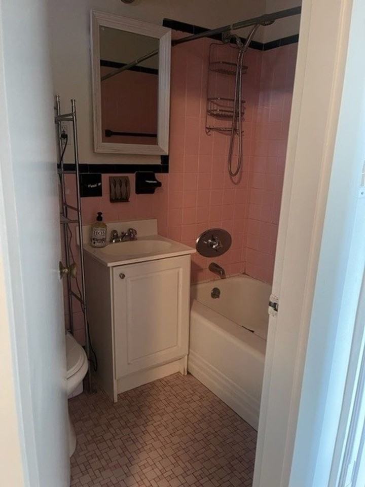 260 Lowell Ave - Photo 2 of 9