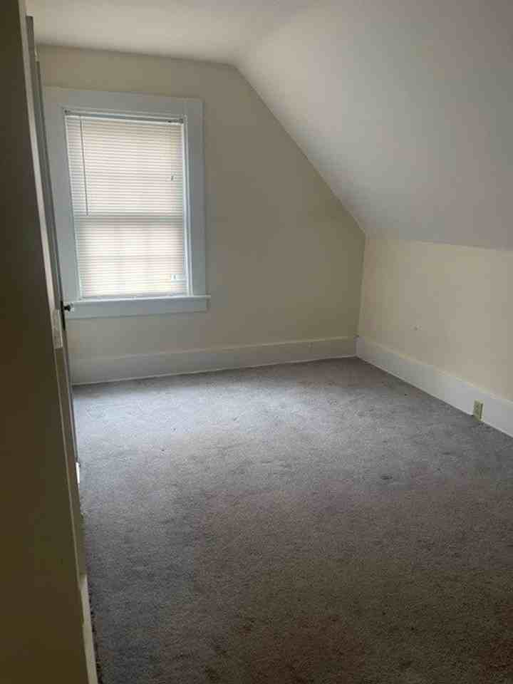 260 Lowell Ave - Photo 3 of 9