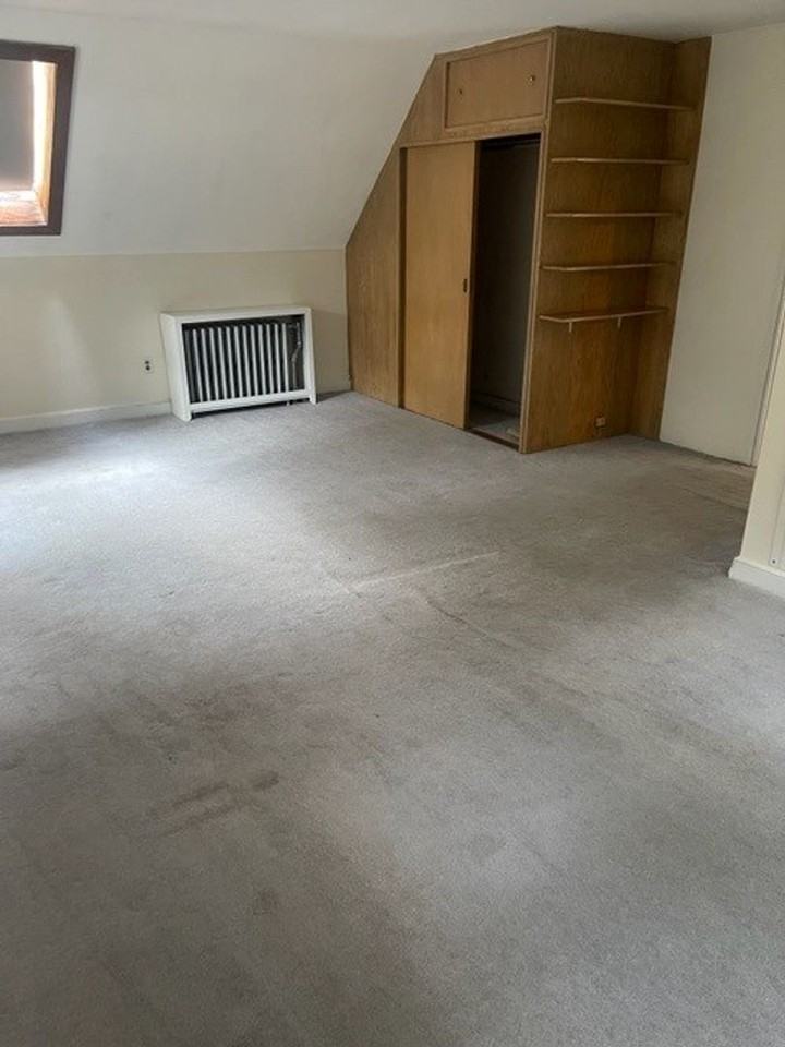 260 Lowell Ave - Photo 6 of 9