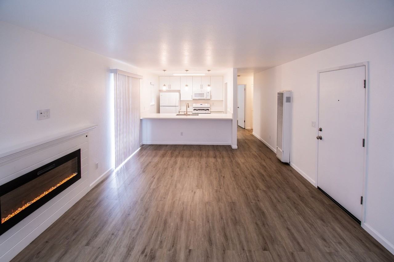 Oak Park Village Apartments - Photo 4 of 22