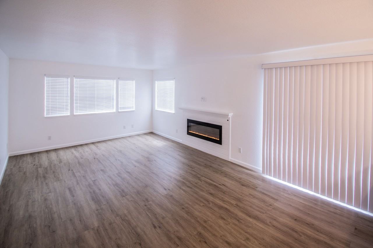 Oak Park Village Apartments - Photo 6 of 22