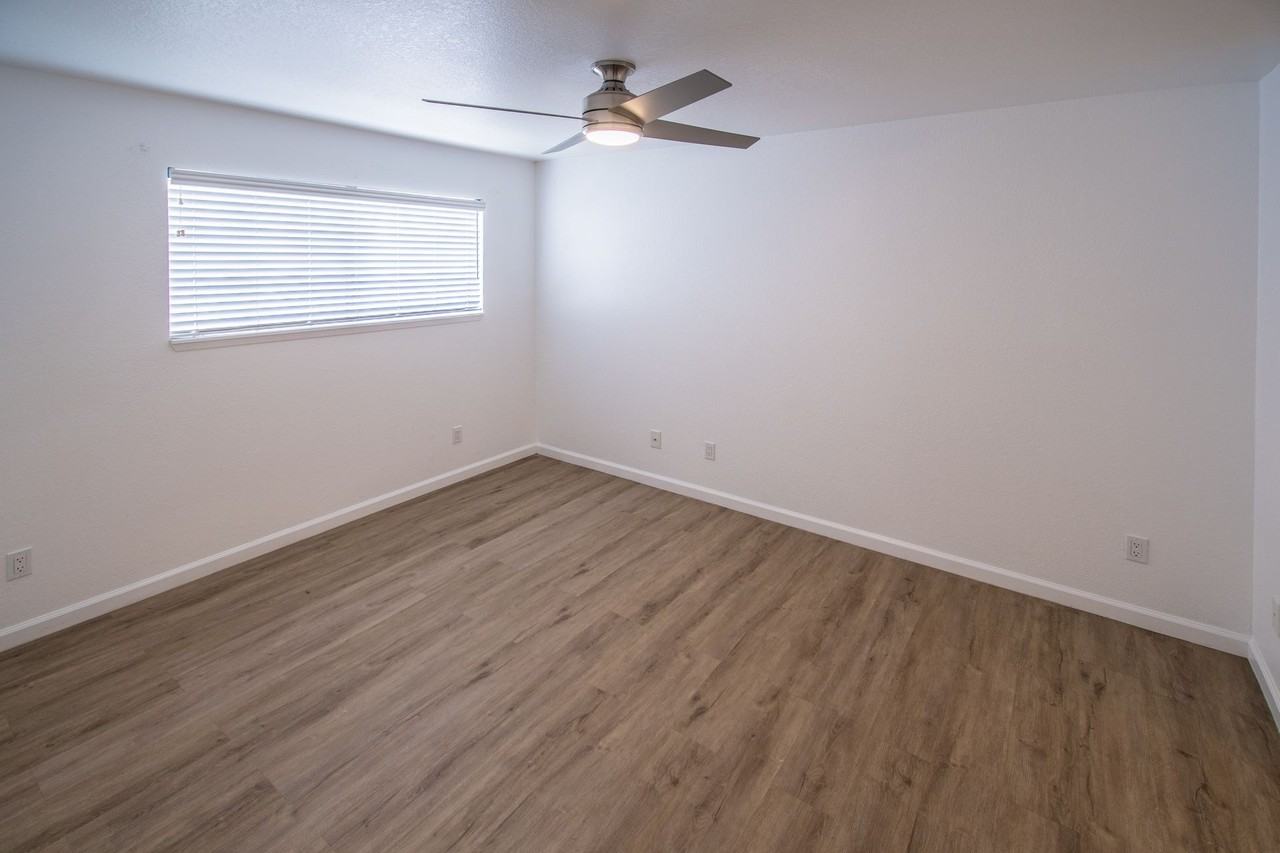 Oak Park Village Apartments - Photo 7 of 22