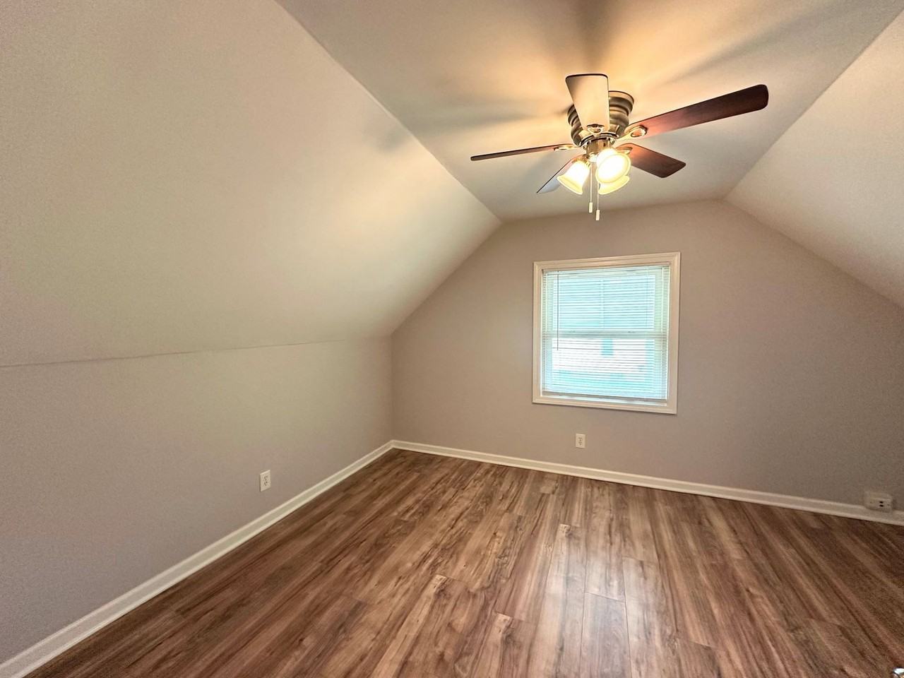 23781 Hartland Dr - Photo 7 of 17