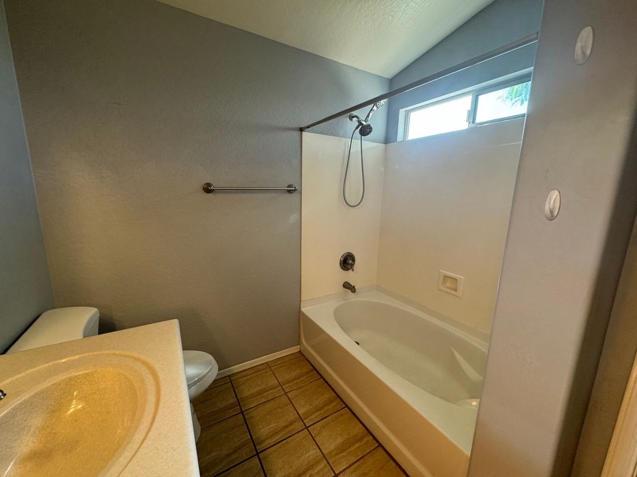 17233 W Banff Ln - Photo 4 of 10