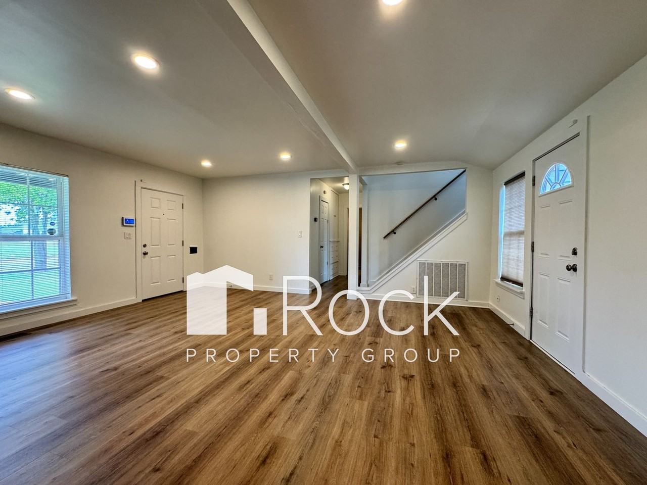 836 Ne 25th St - Photo 4 of 38