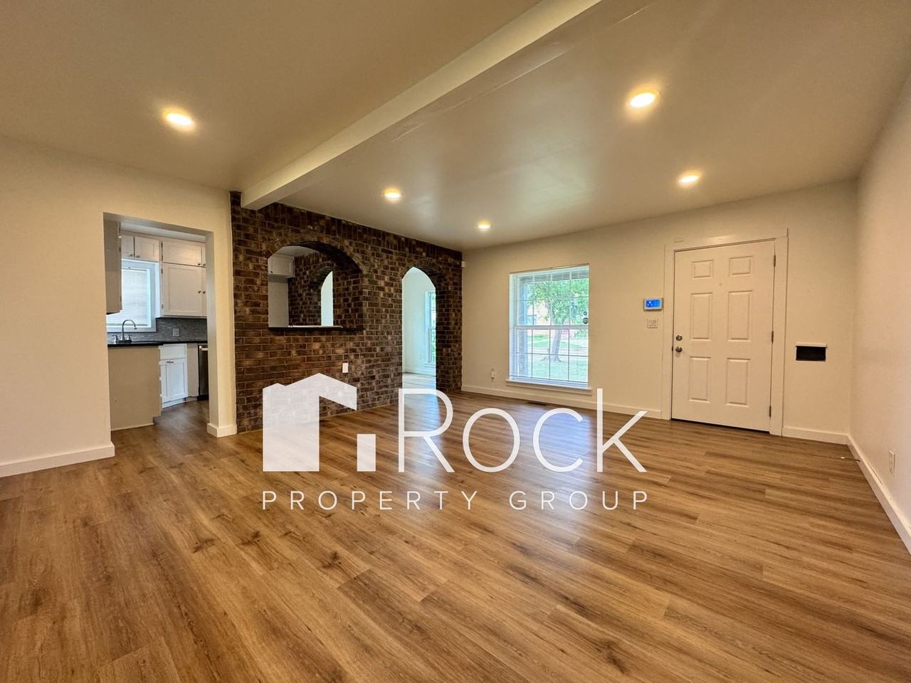 836 Ne 25th St - Photo 5 of 38