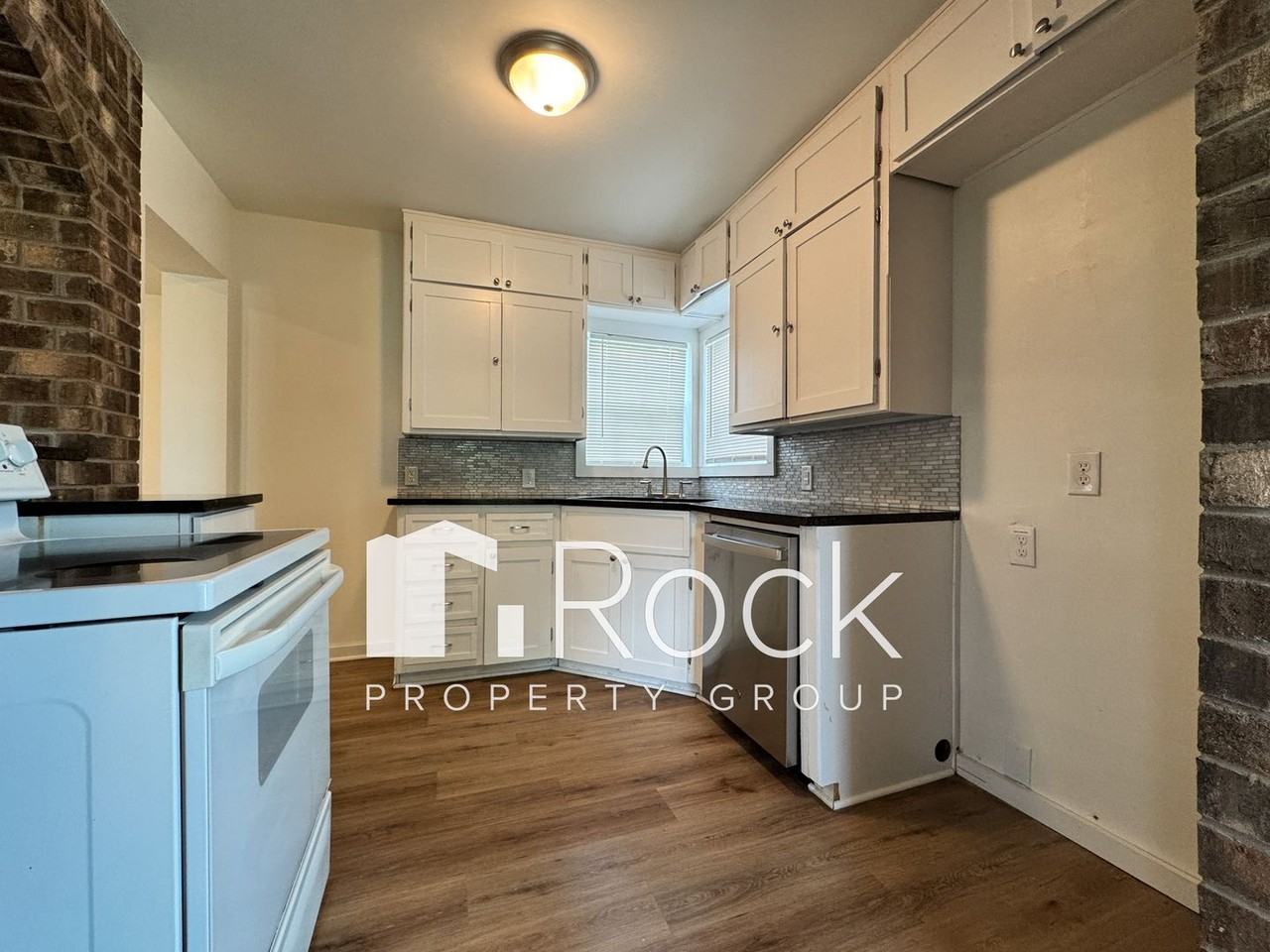 836 Ne 25th St - Photo 6 of 38