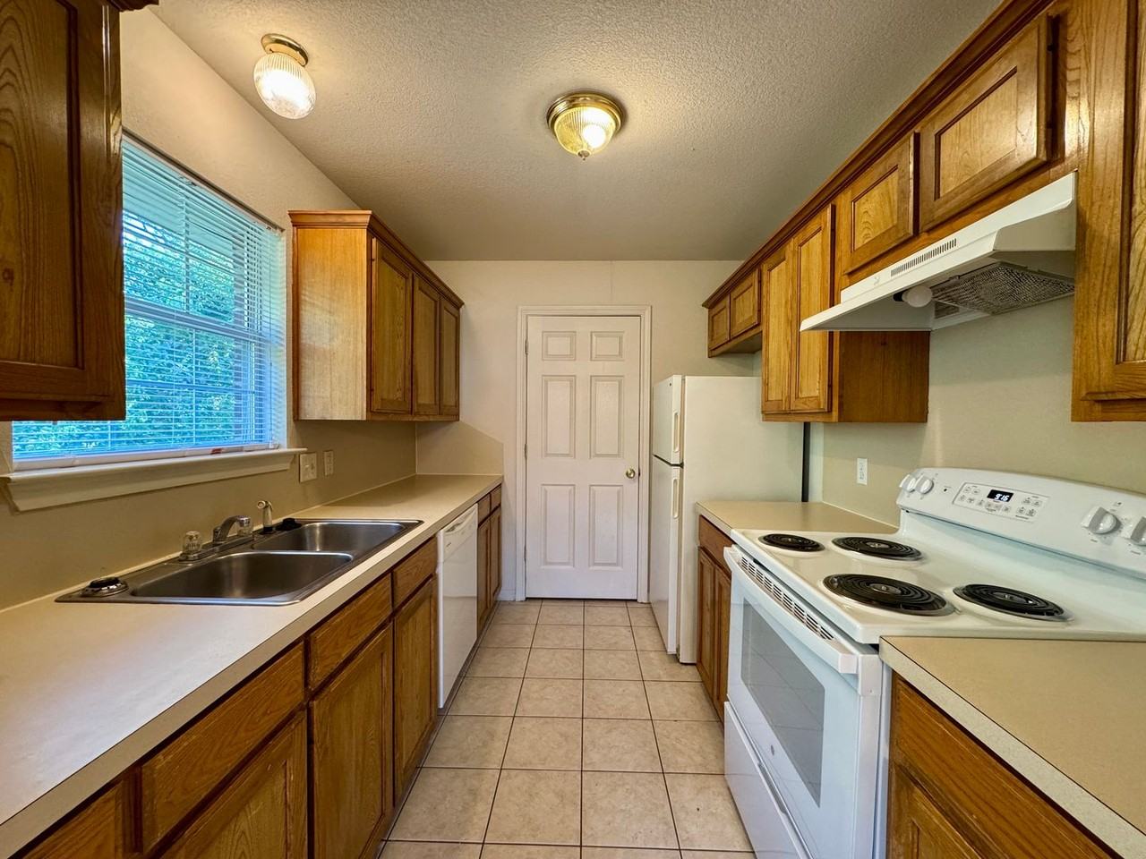 215 Cathy Drive - Photo 4 of 12