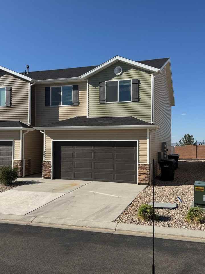 263 E 3100 N - Photo 3 of 21