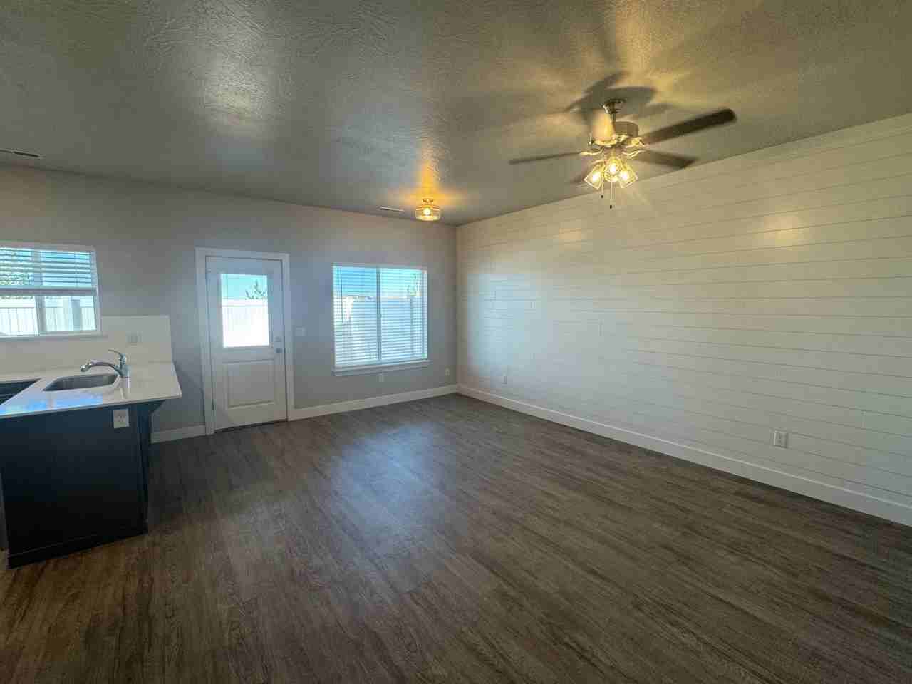 263 E 3100 N - Photo 4 of 21