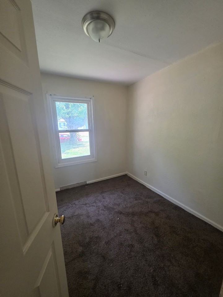 72 West Adams Drive - Photo 4 of 9