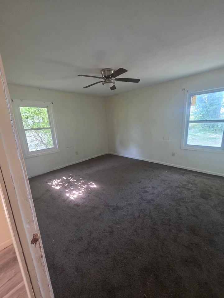 72 West Adams Drive - Photo 5 of 9