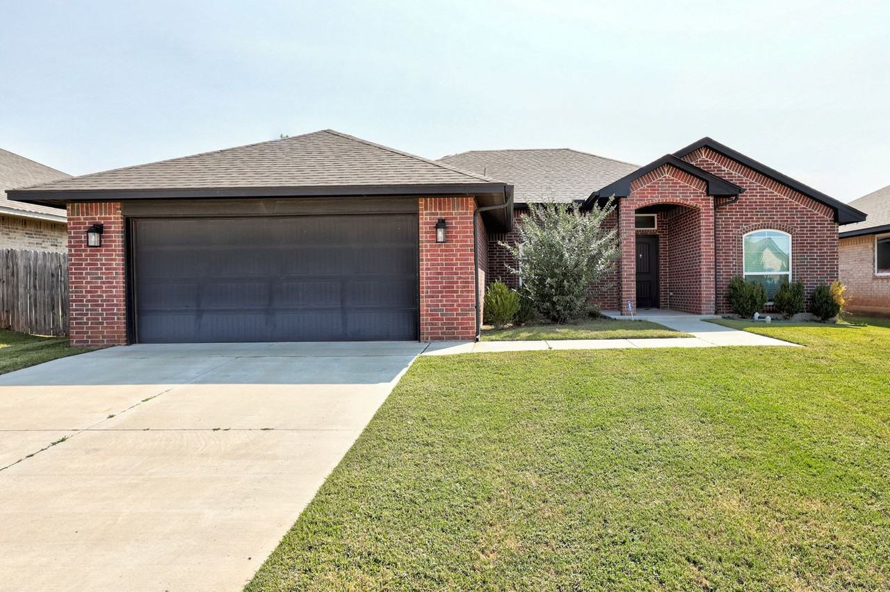 2321 Norwood Dr - Photo 2 of 45