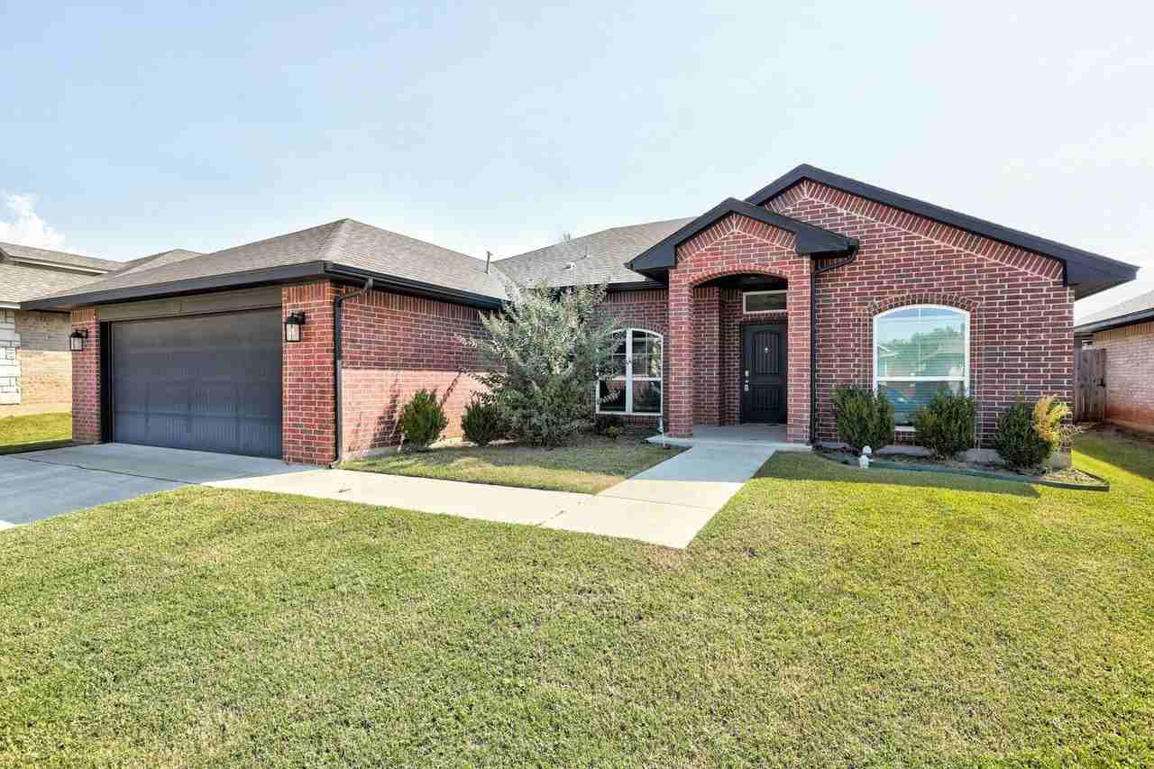 2321 Norwood Dr - Photo 3 of 45