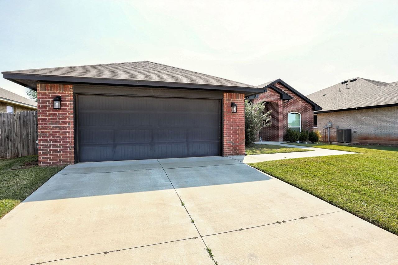 2321 Norwood Dr - Photo 4 of 45