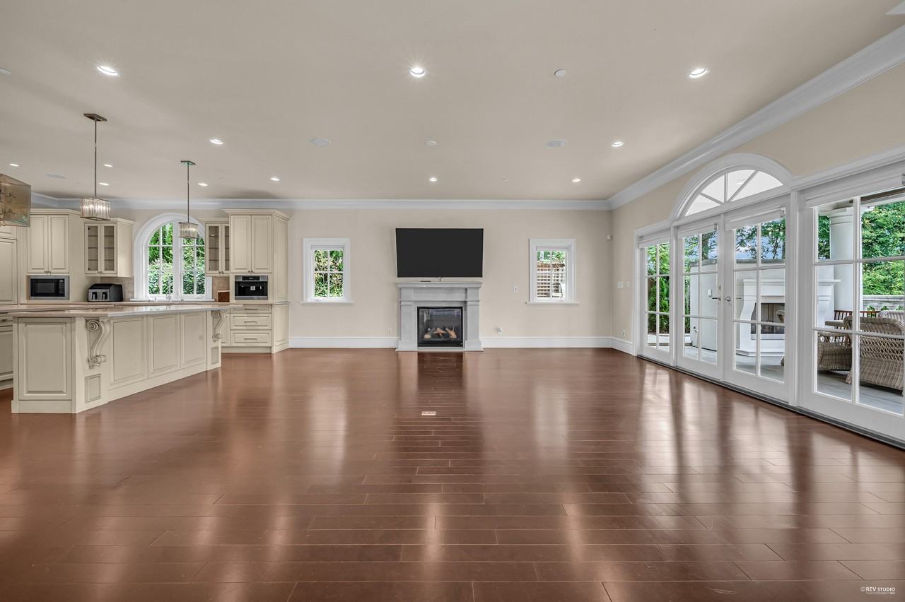 6089 Gleneagles Drive - Photo 3 of 40