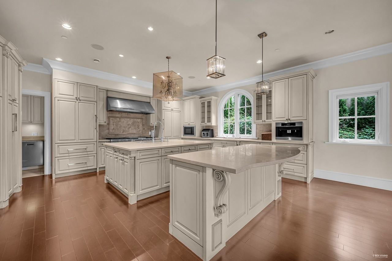 6089 Gleneagles Drive - Photo 5 of 40