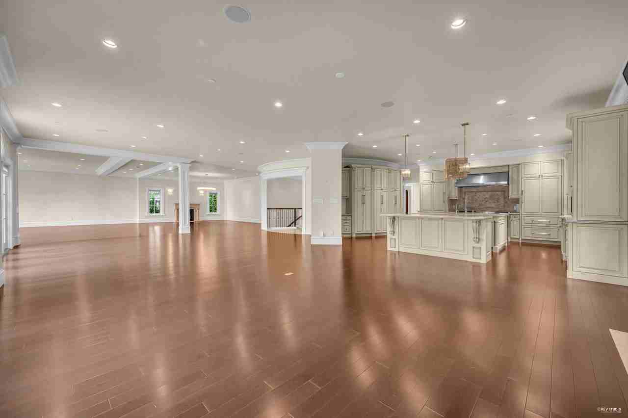 6089 Gleneagles Drive - Photo 6 of 40