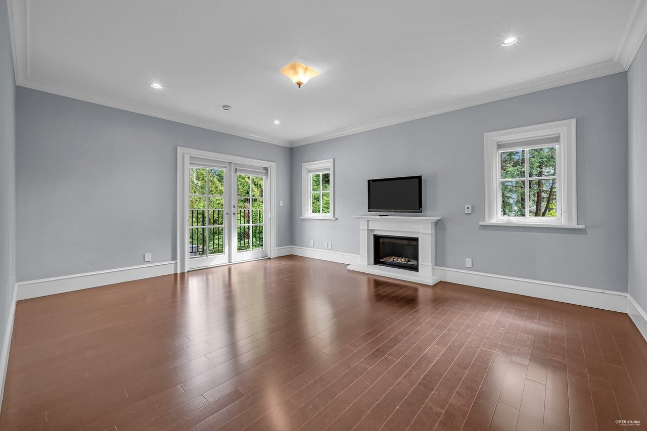 6089 Gleneagles Drive - Photo 7 of 40