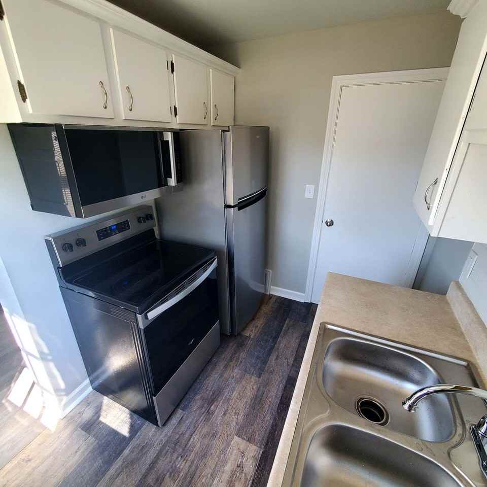 728 S Leonard St - Photo 7 of 14