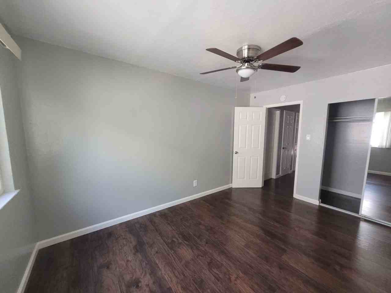 1533 Harmon St - Photo 3 of 6