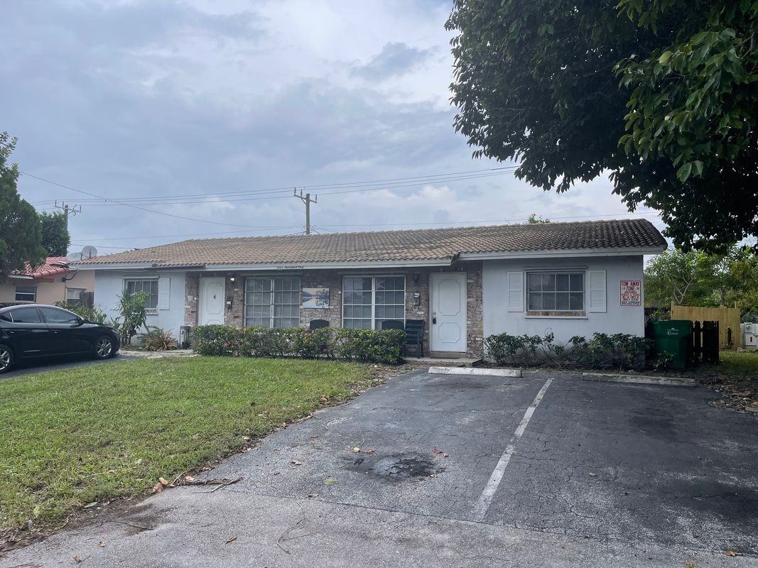 4001 Nw 78th Ter - Photo 3 of 13