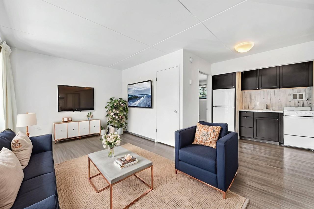 2065 NW Flanders St - Photo 2 of 10