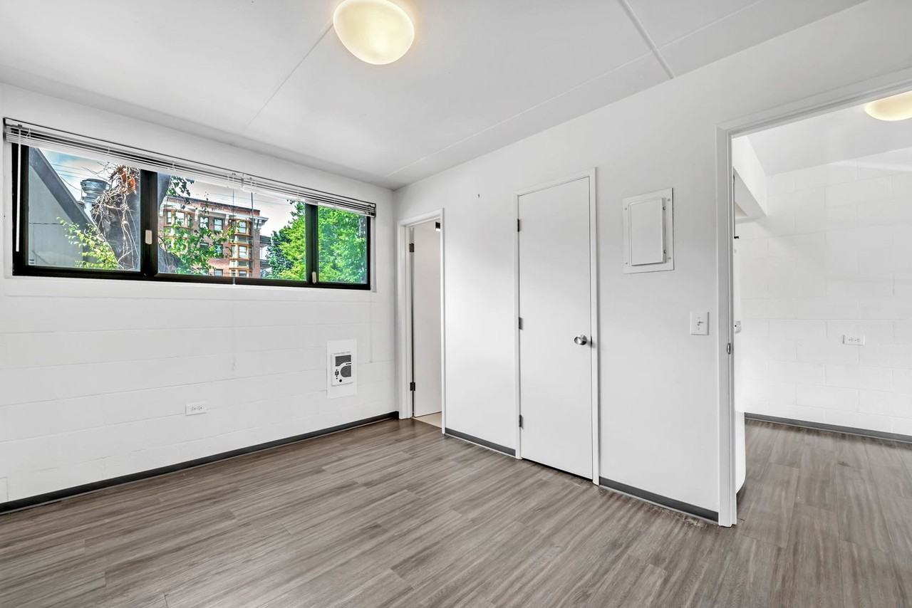 2065 NW Flanders St - Photo 7 of 10