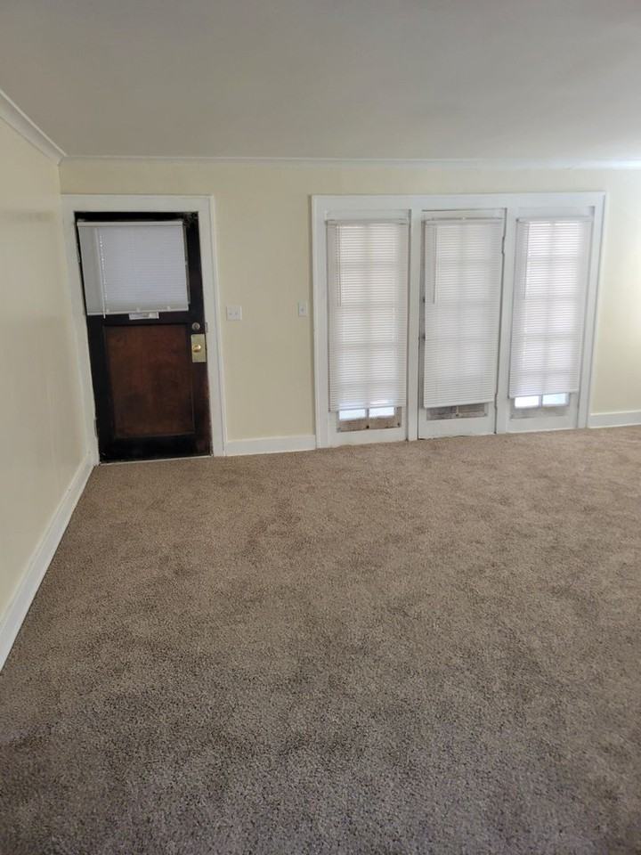 300 Cypress Ave - Photo 3 of 15