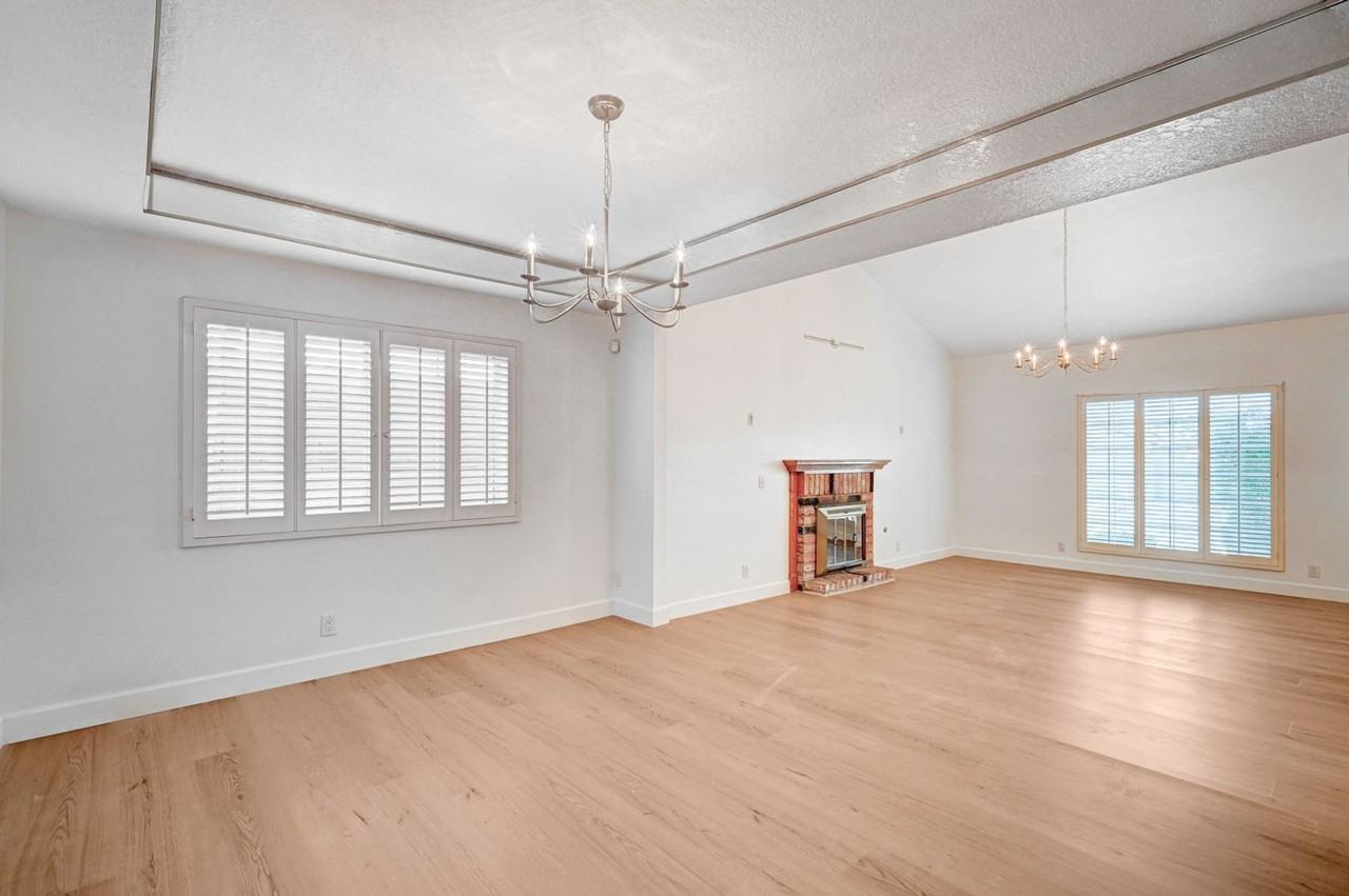 2916 West Oakey Boulevard - Photo 3 of 25