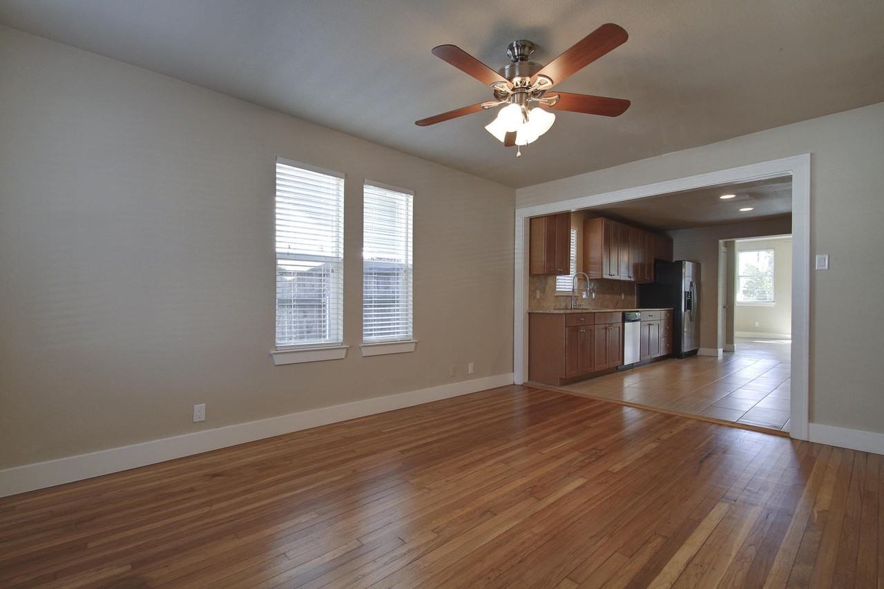 2913 Rio Grande St - Photo 6 of 31